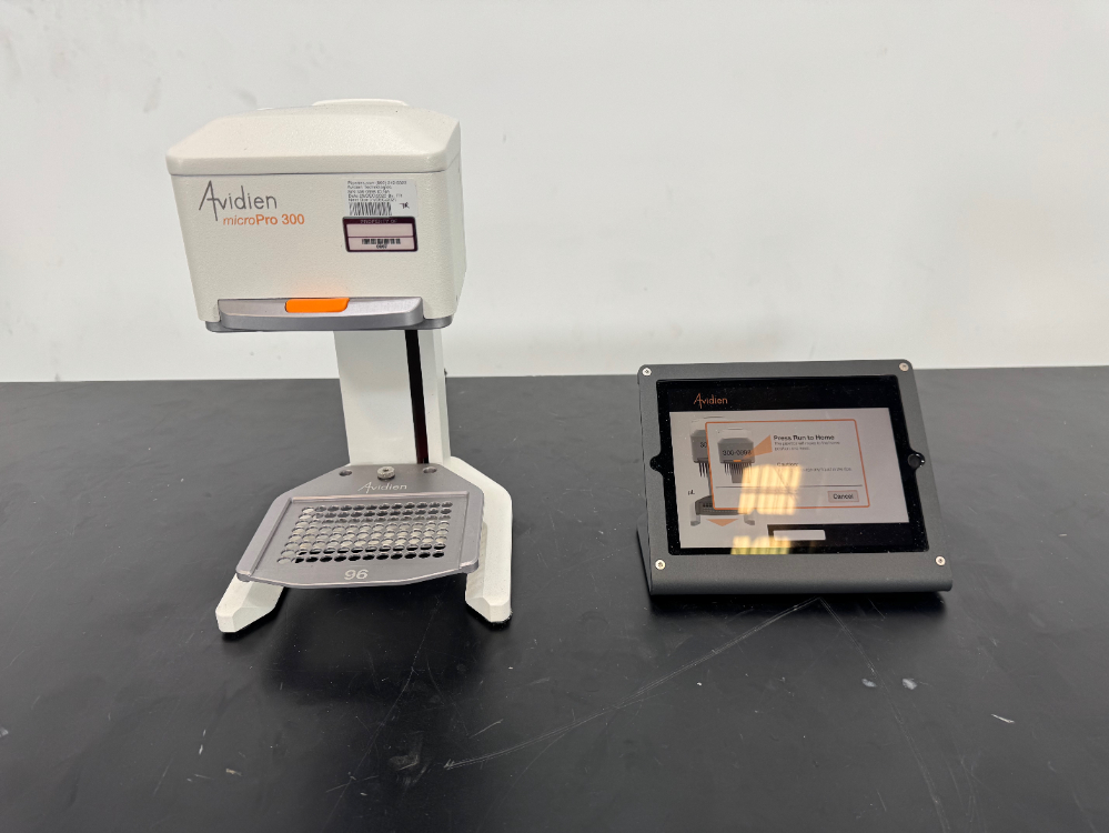 Image of Avidien MicroPro 300 Pipetting System - with Tips